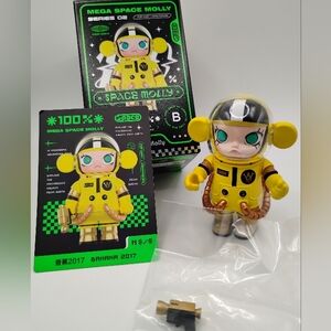 Mega Space Molly 100% Series 2B- Astronaut Confmed "Banana 2017" BNIB